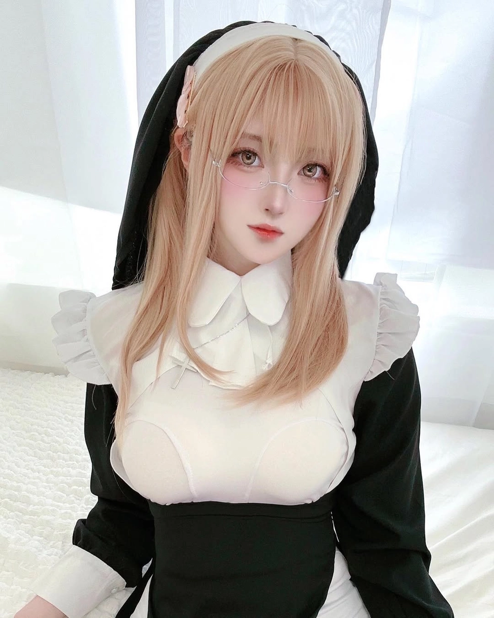hình ảnh anime cosplay thần thái tự tin