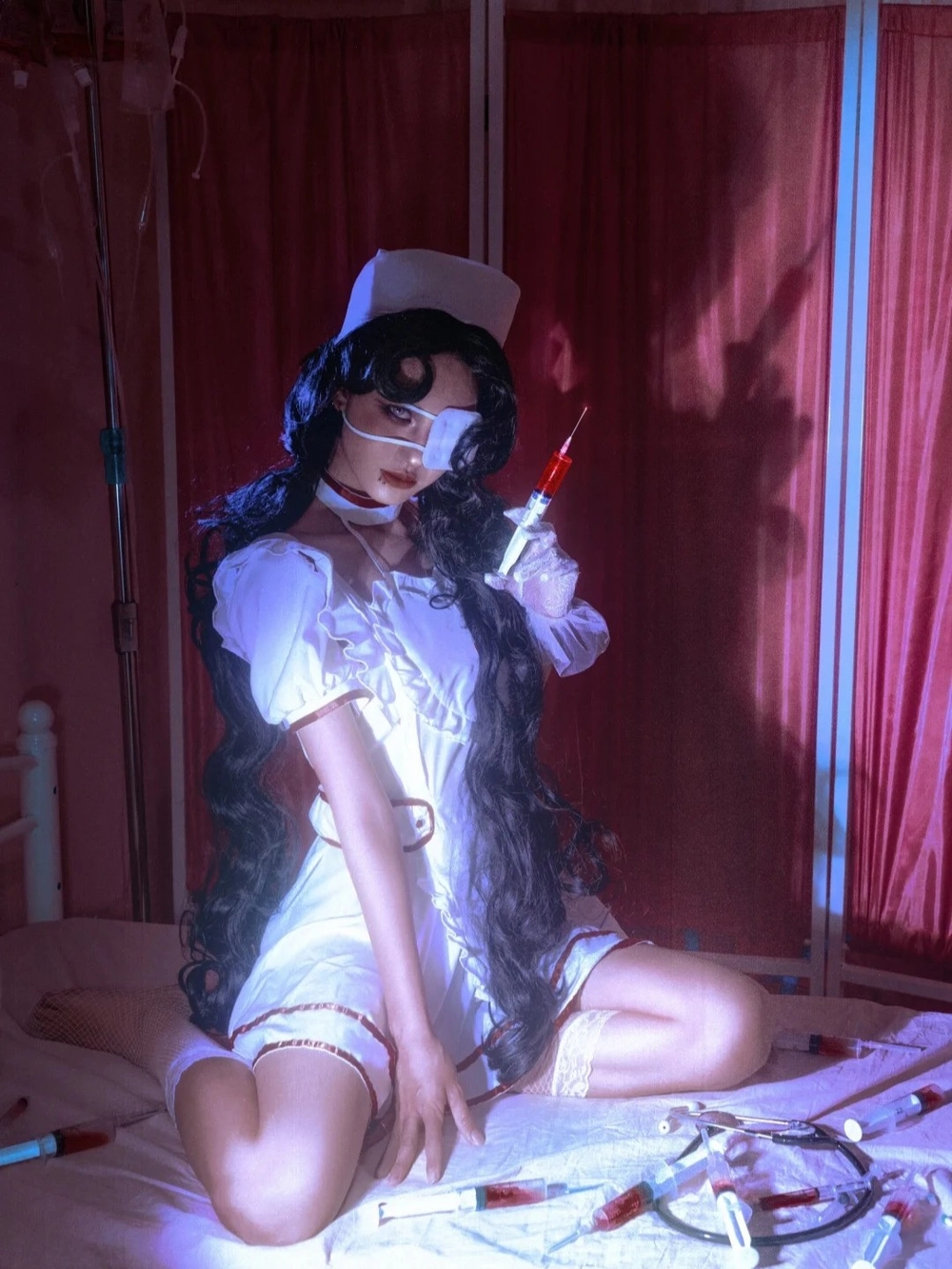 phong cách cosplay y tá gợi cảm