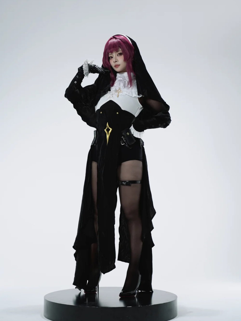 ảnh cosplay nữ tu chất lượng cao sắc nét