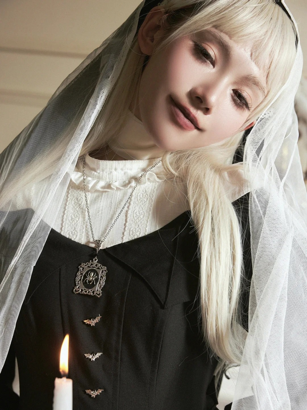 ảnh cosplay nữ tu sĩ chụp ngoại cảnh