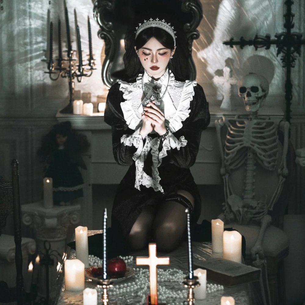 ảnh cosplay nữ tu sĩ studio chuyên nghiệp