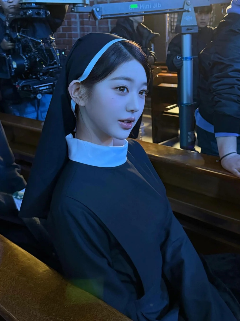 ảnh đẹp cosplay nữ tu sĩ phong cách sexy