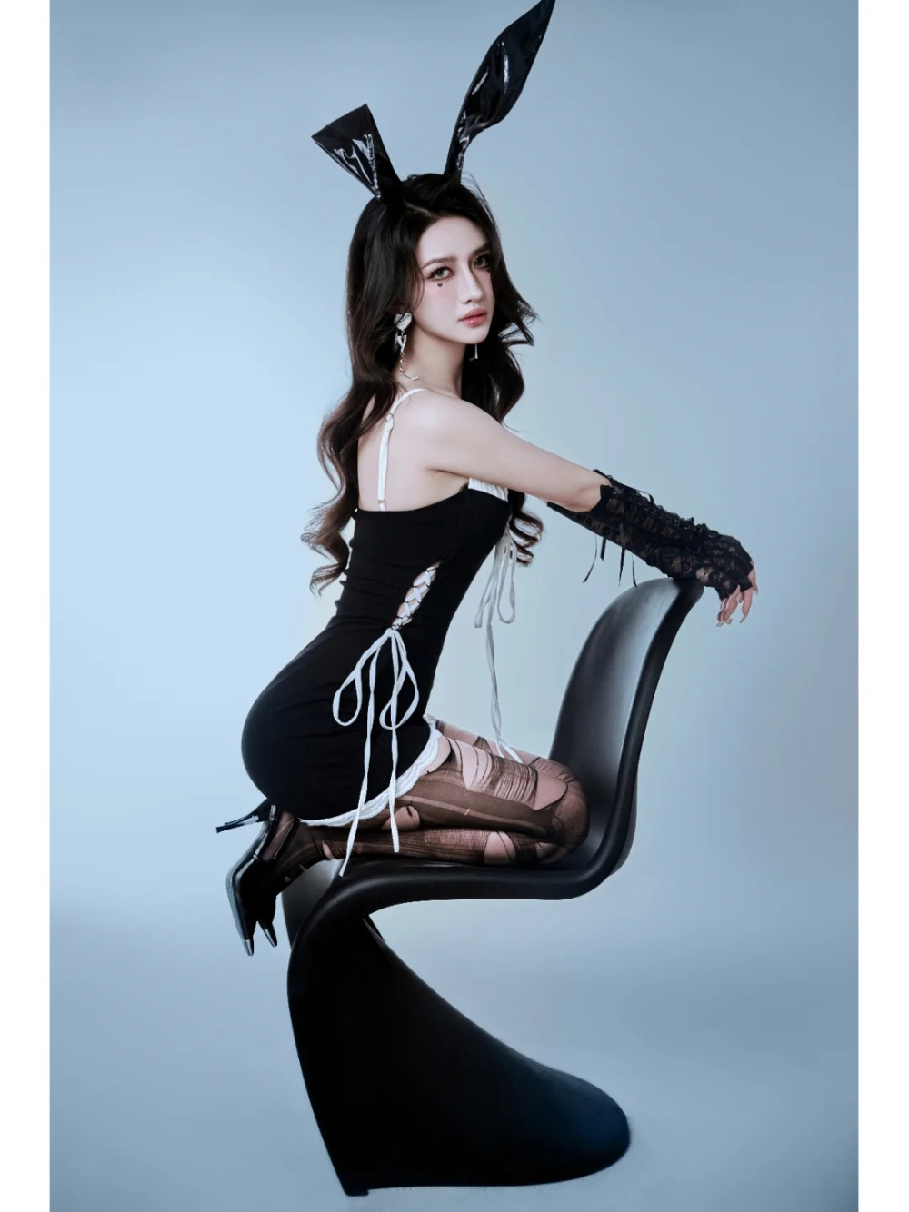 ảnh gái xinh cosplay thỏ đen dễ thương