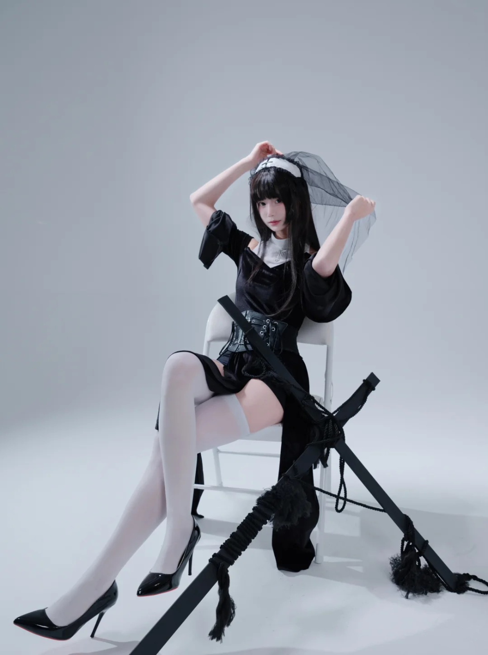 cosplay nữ tu phong cách châu Âu cổ điển