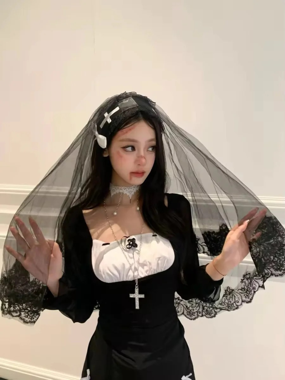 cosplay nữ tu sĩ phong cách cổ trang