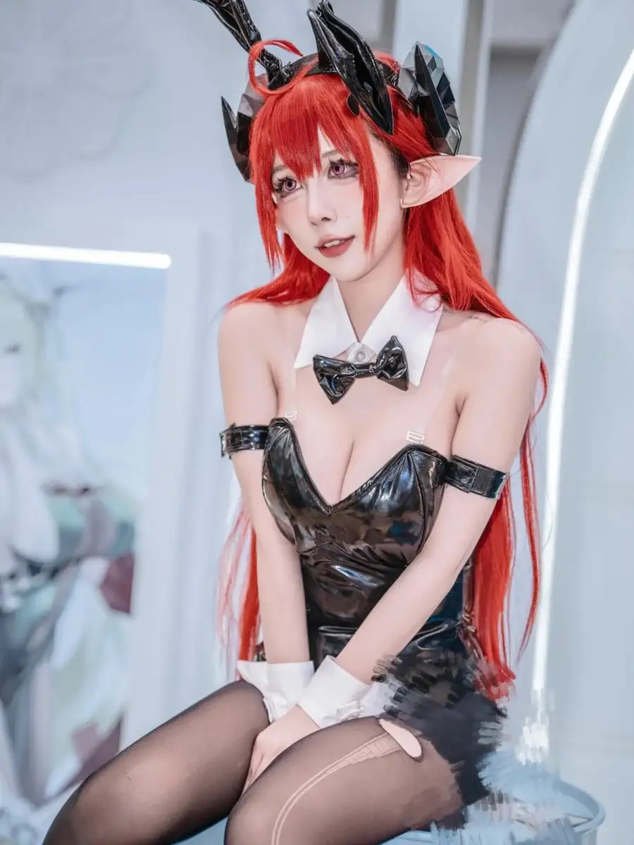 cosplay vú to phong cách châu Á