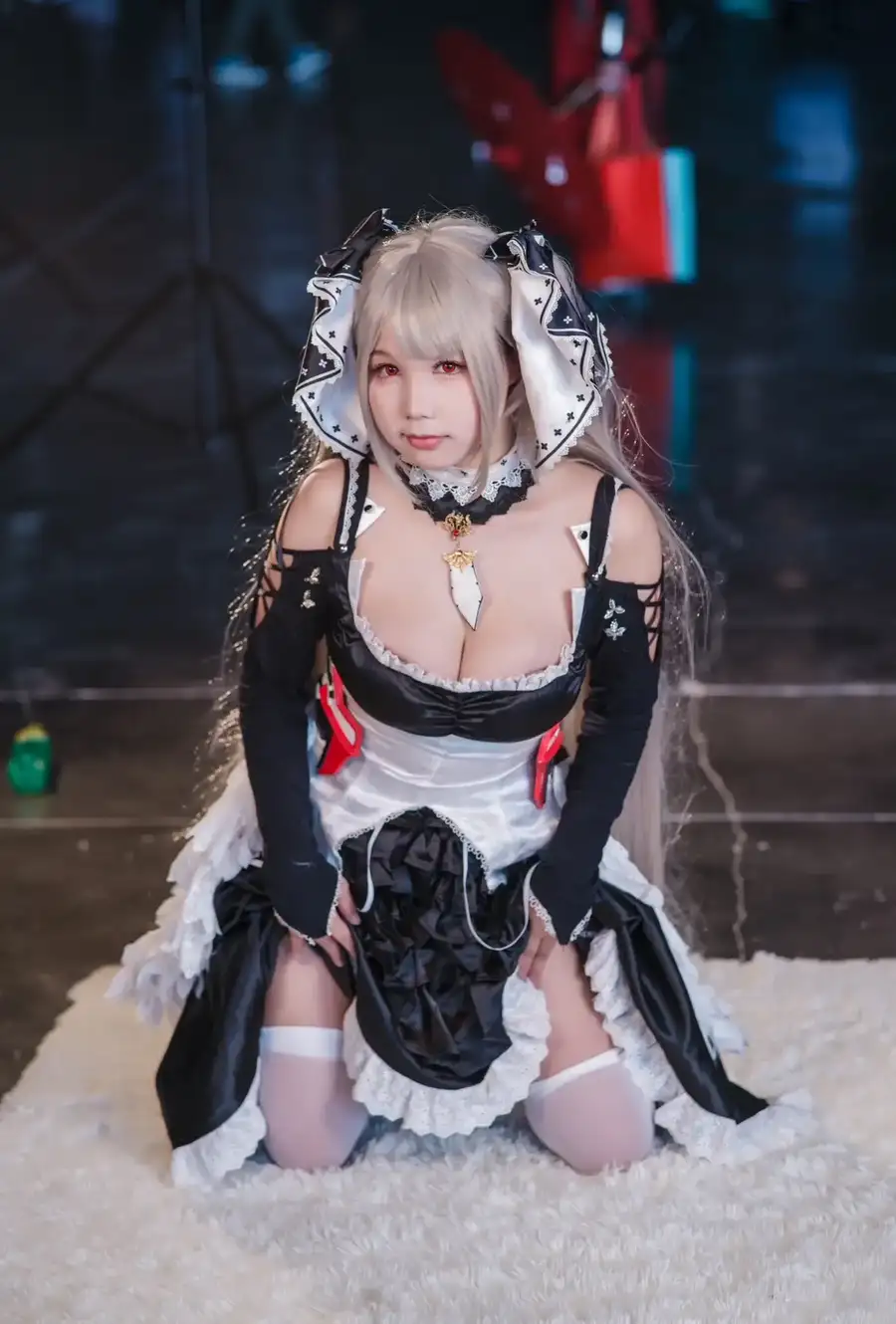 gái cosplay vú to tạo dáng chuyên nghiệp