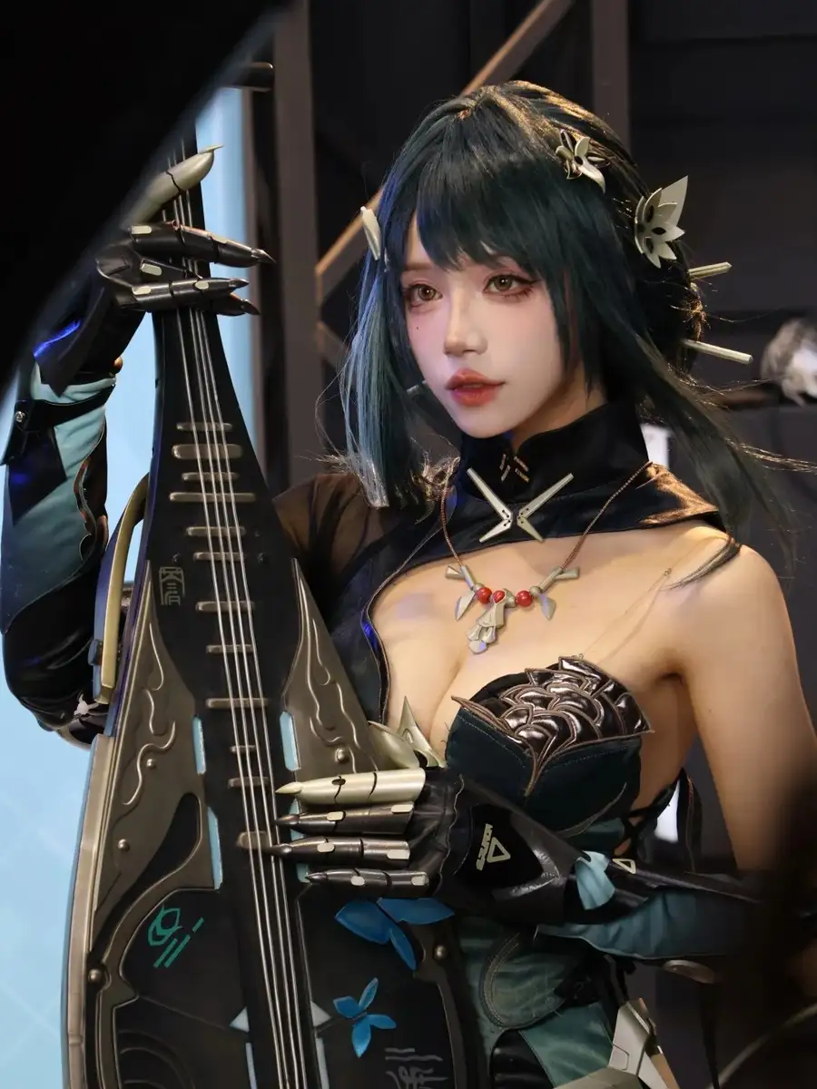 gái cosplay vú to trang phục ấn tượng