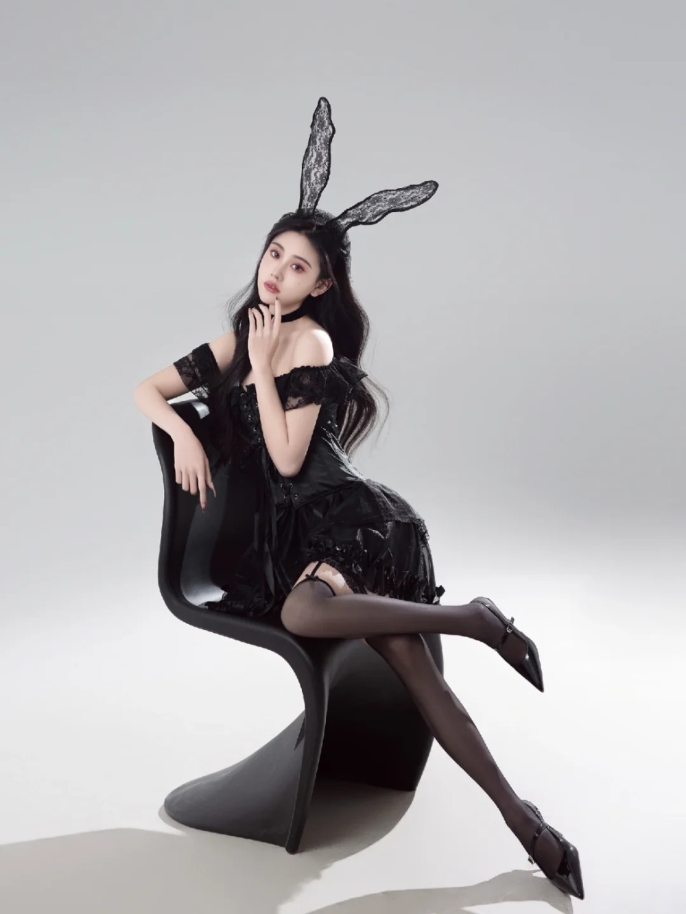 gái xinh cosplay thỏ đen phong cách chụp ảnh