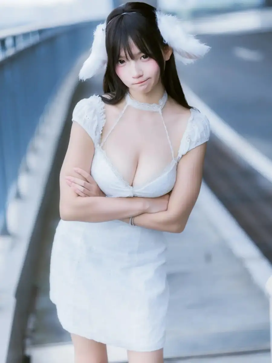 nổi bật gái xinh vú to cosplay hiện đại