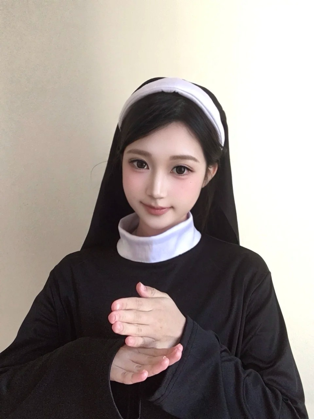 nữ tu cosplay phong cách quyến rũ nghệ thuật