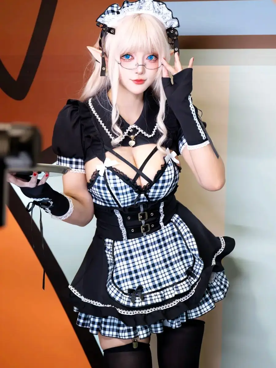 phong cách mới cosplay vú to cá tính