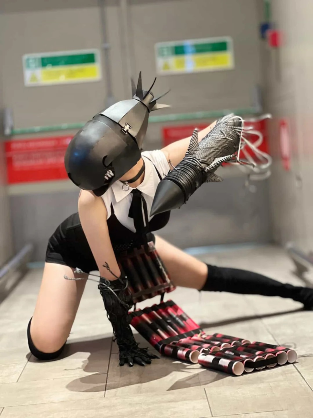 reze cosplay phiên bản anime chân thực