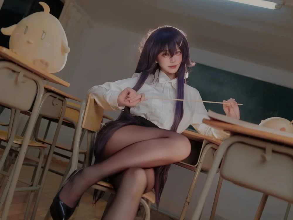 ảnh cô giáo cosplay xinh xắn đáng yêu