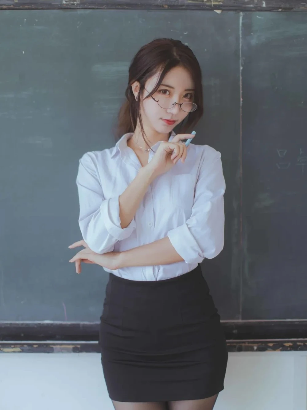 ảnh cosplay cô giáo dịu dàng nữ tính