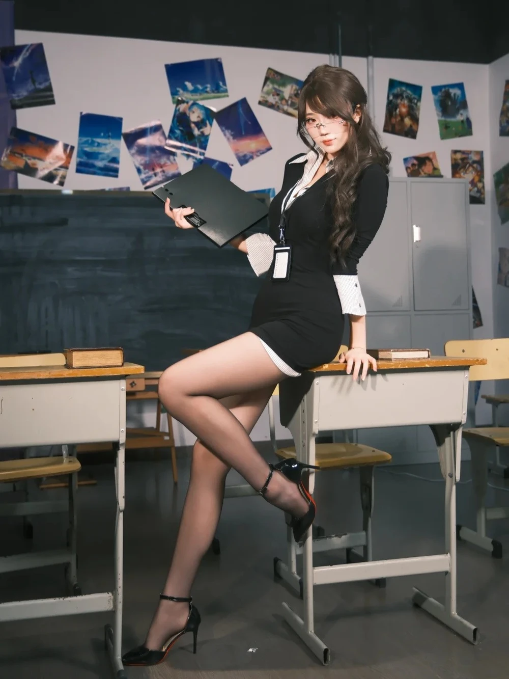 ảnh cosplay cô giáo mặc áo dài