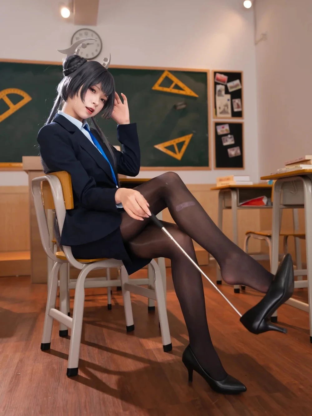 ảnh dễ thương cosplay cô giáo trẻ trung