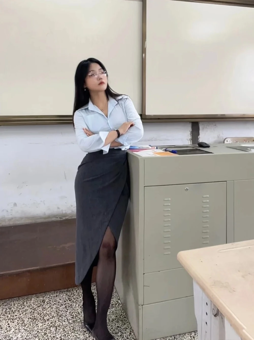 hình nghệ thuật cosplay cô giáo quyến rũ